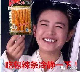 金馆长抽烟吃瓜,演绎江湖风云录