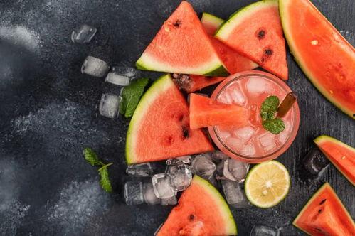 吃西瓜吃瓜,吃西瓜，尽享清凉瓜趣