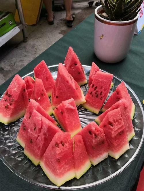 宁夏吃瓜就馍,吃瓜就馍，尽享美味与风情