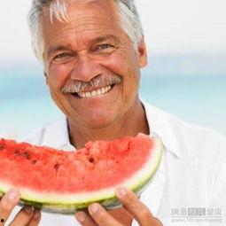 吃瓜的那个老人,揭秘吃瓜老人背后的故事