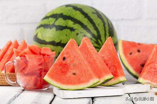 吃瓜群众评西瓜,酸甜滋味，夏日清凉