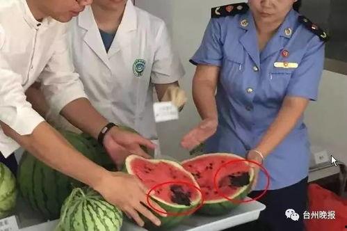 吃瓜妈妈打针,展现母爱无畏